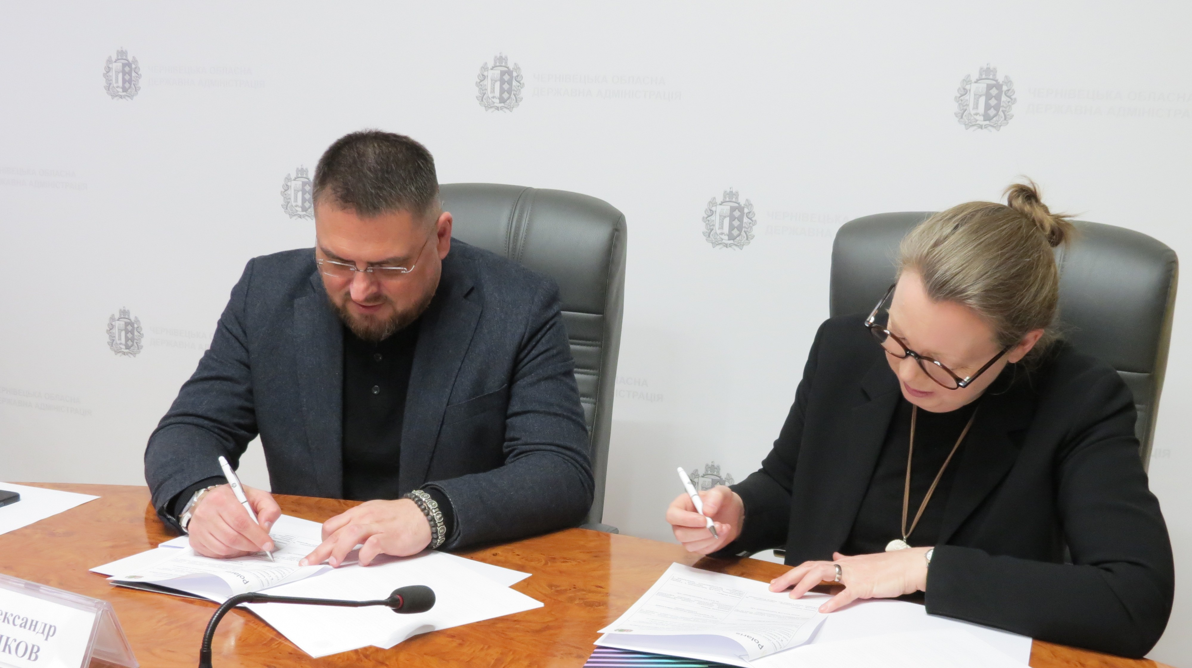 Підтримка громад у сфері освіти: Чернівецька ОВА та Polaris підписали Меморандум про співпрацю